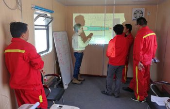 USR Drilling engineer training Chinese workers on new solutions.